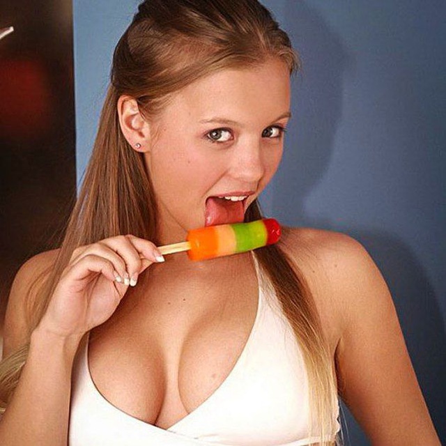 Малолетка Взяла У Мамы Вибратор