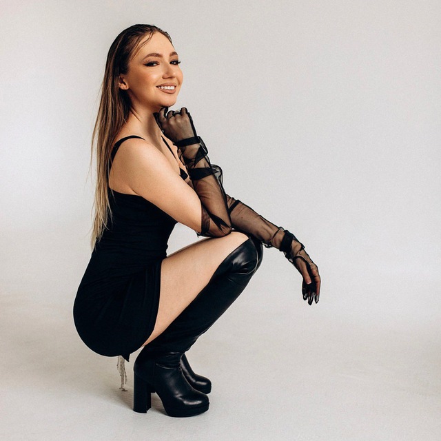 MILA BLOOM