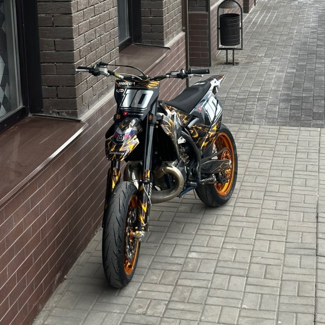 Артем Мопедист