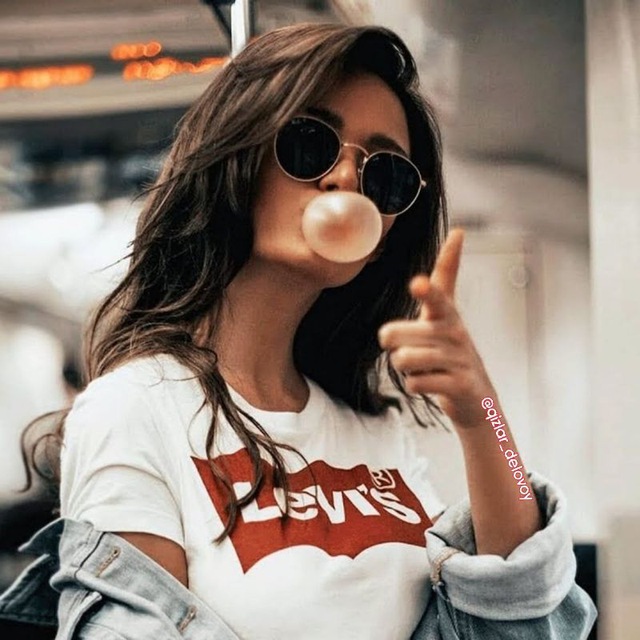 Keng boshli nozik jinsiy olatni Jessica Cambensy yalangoch fotosuratlar