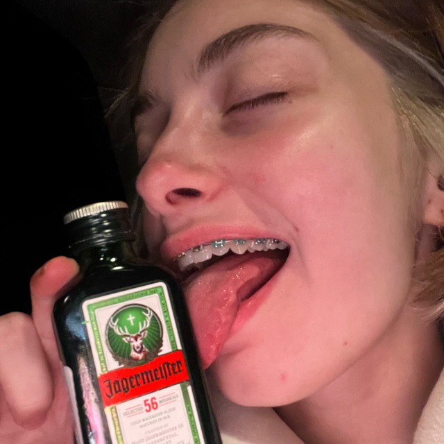 Сашка какашка ?